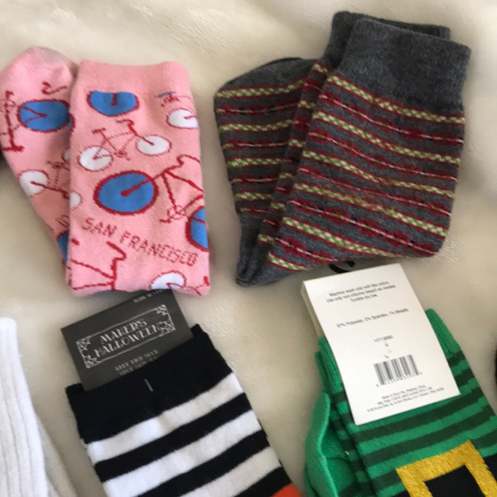 Bundle of Socks/women’s Belts - Picture 6 of 8